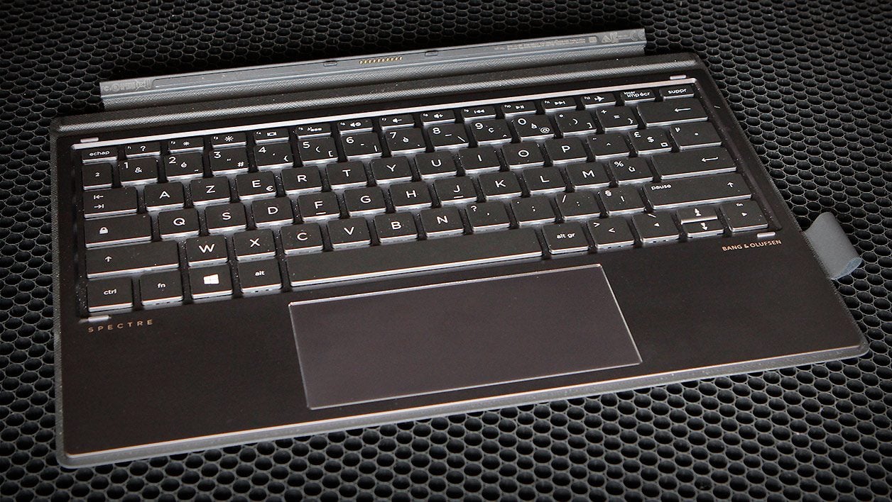 Khám phá HP Spectre x2 12-c001nf: Mỏng nhẹ, mạnh mẽ và đầy phong cách 20 HP Spectre x2 12 c001nf 5