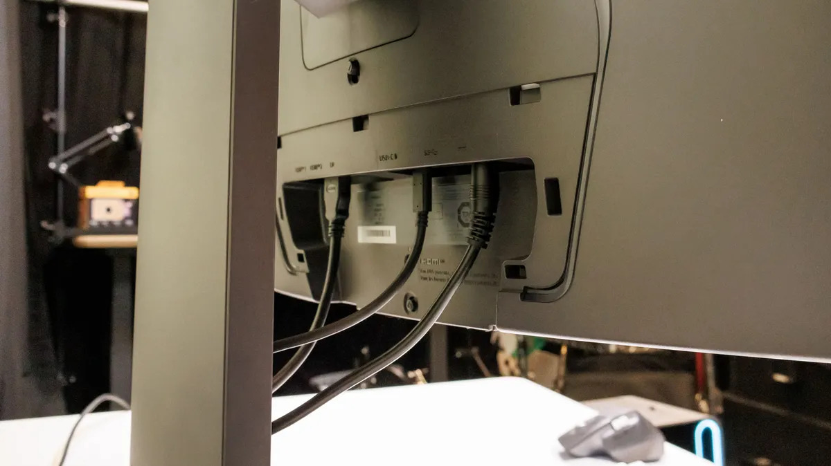 LG UltraGear 45GX950A B 4