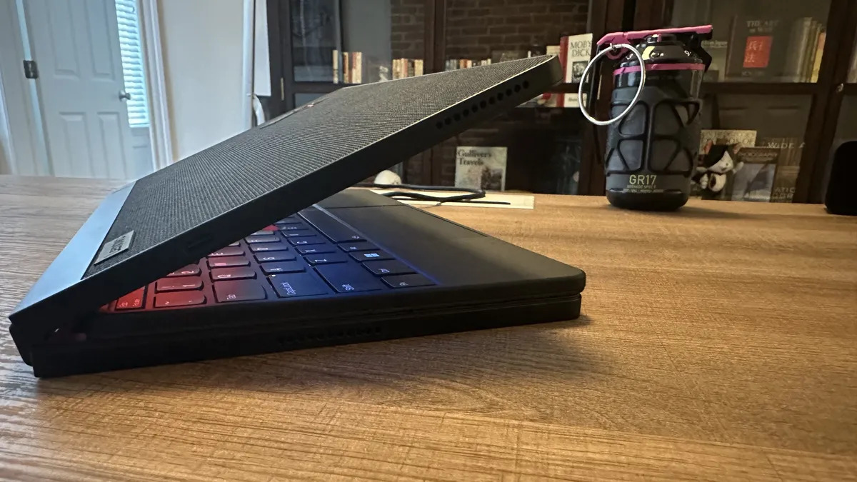 3 lý do tại sao Laptop có thể cuộn của Lenovo có thể gây áp lực lên Laptop có thể gập lại vào năm 2025 3 Lenovo 3