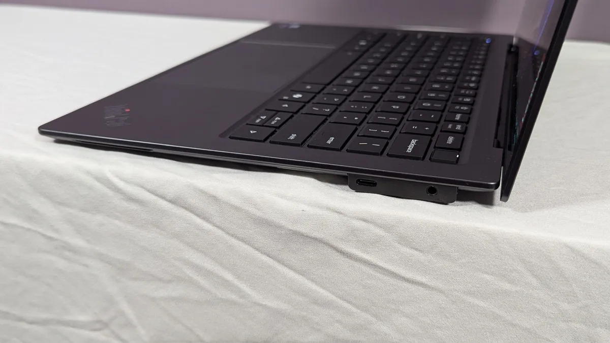 Lenovo ThinkPad X9 14 Gen 1 Aura Edition 4