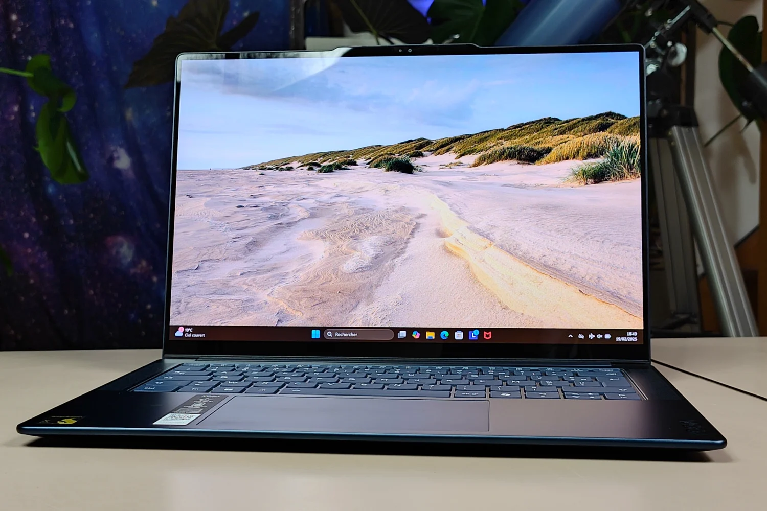Đánh giá Lenovo Yoga Slim 7x Gen9 (14Q8X9) - Mỏng nhẹ, mạnh mẽ, hiện đại 18 Lenovo Yoga Slim 7x Gen9 1