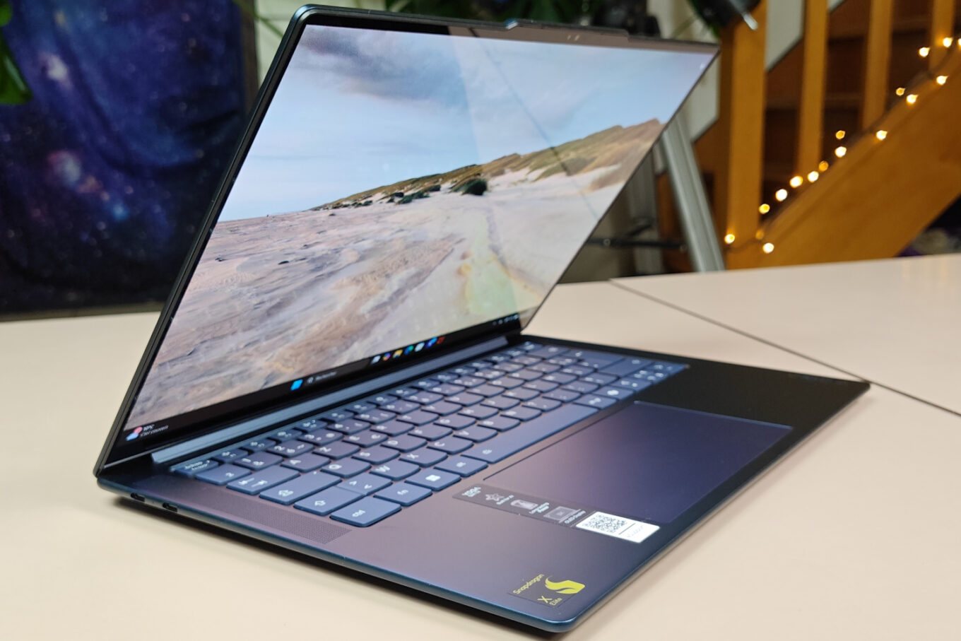 Đánh giá Lenovo Yoga Slim 7x Gen9 (14Q8X9) - Mỏng nhẹ, mạnh mẽ, hiện đại 25 Lenovo Yoga Slim 7x Gen9 3
