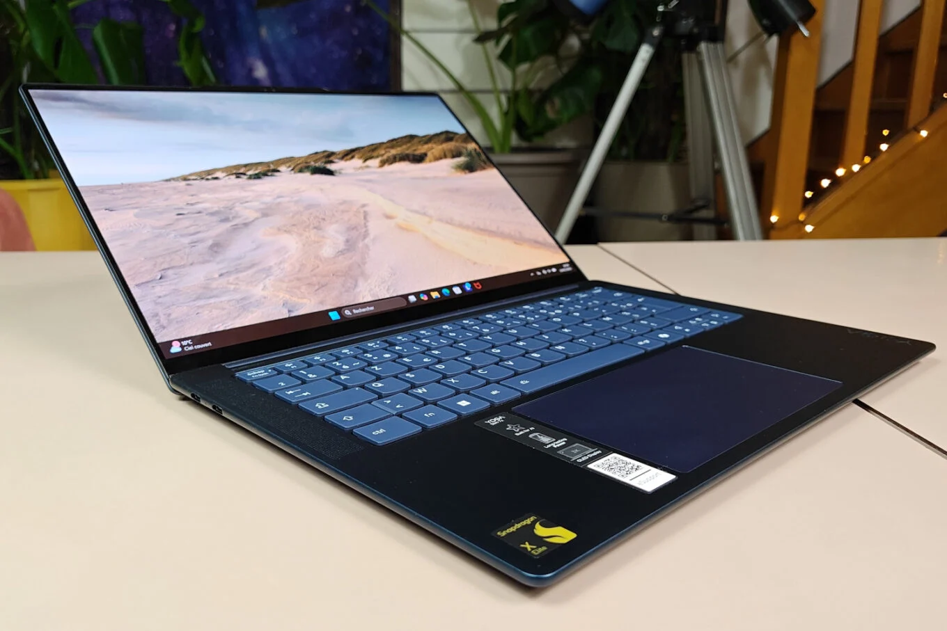Đánh giá Lenovo Yoga Slim 7x Gen9 (14Q8X9) - Mỏng nhẹ, mạnh mẽ, hiện đại 30 Lenovo Yoga Slim 7x Gen9 3