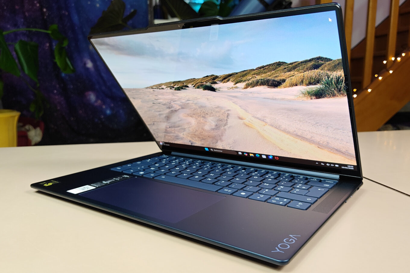 Đánh giá Lenovo Yoga Slim 7x Gen9 (14Q8X9) - Mỏng nhẹ, mạnh mẽ, hiện đại 19 Lenovo Yoga Slim 7x Gen9 6