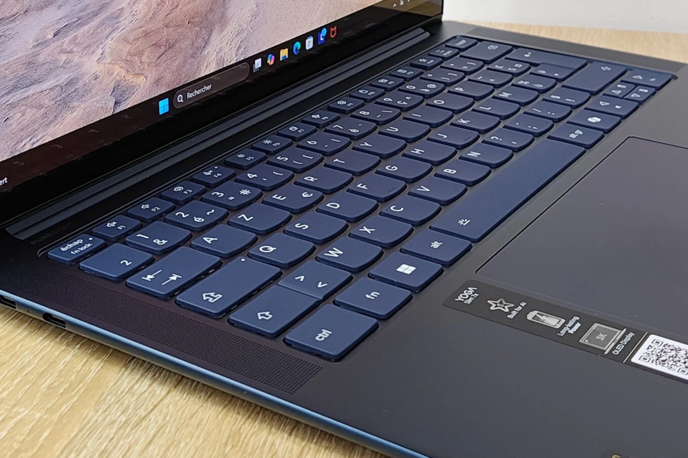 Đánh giá Lenovo Yoga Slim 7x Gen9 (14Q8X9) - Mỏng nhẹ, mạnh mẽ, hiện đại 21 Lenovo Yoga Slim 7x Gen9 6