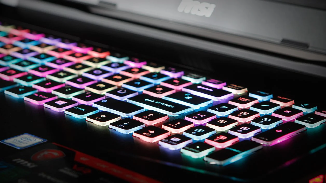 Đánh giá MSI GE73VR 7RF-016FR Raider: Siêu phẩm thách thức mọi giới hạn chơi game 18 MSI GE73VR 7RF 016FR Raider 9