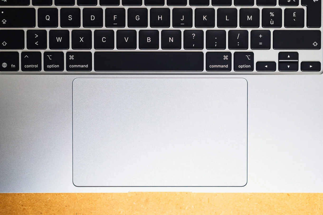 Trải nghiệm Apple MacBook Air M4 (2025) - Siêu mỏng, siêu mạnh, siêu đáng giá! 21 MacBook Air M4 2025 9