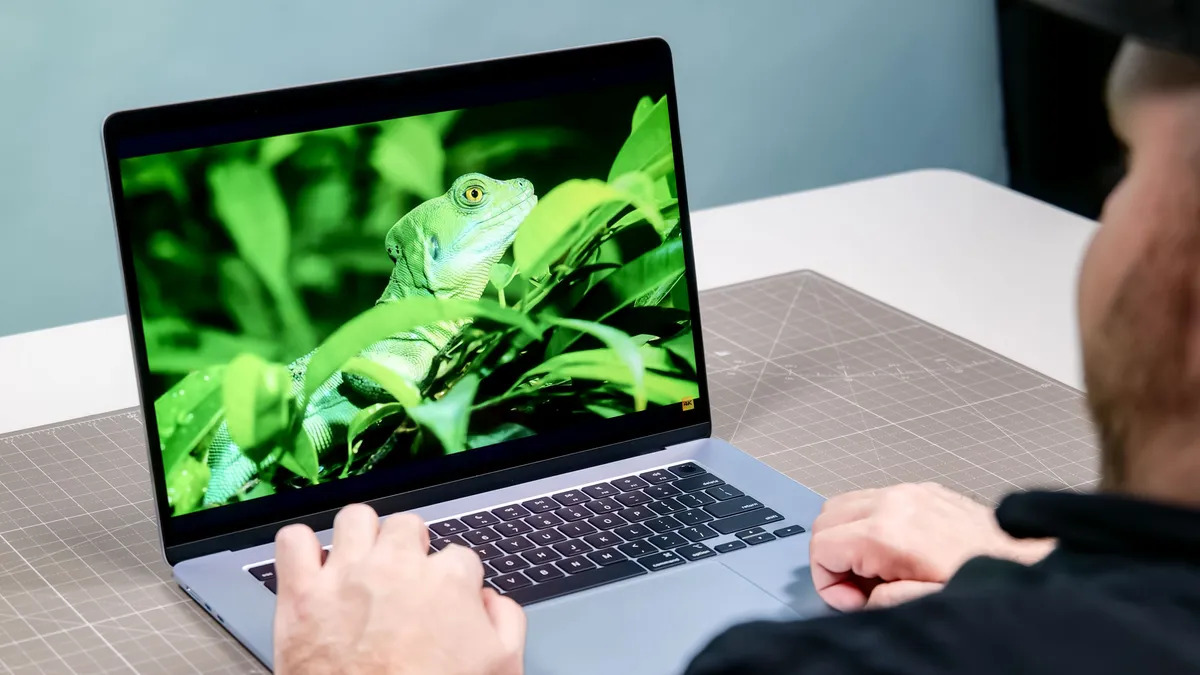 MacBook Air M4 vs MacBook Pro M4 2