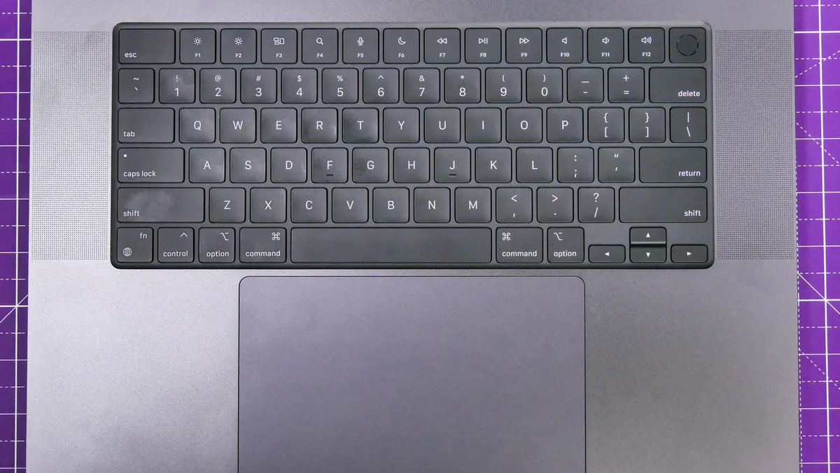 MacBook Air M4 vs MacBook Pro M4 8