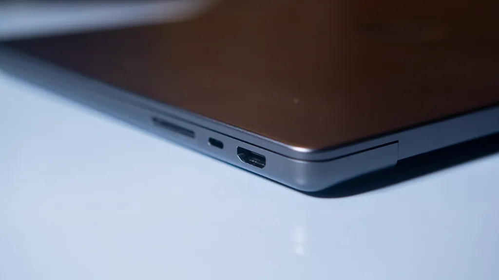 Khám phá MacBook Pro M4 (14 & 16 inch): Lên tầm đỉnh cao với chip M4 và màn hình xuất sắc 19 MacBook Pro M4 11