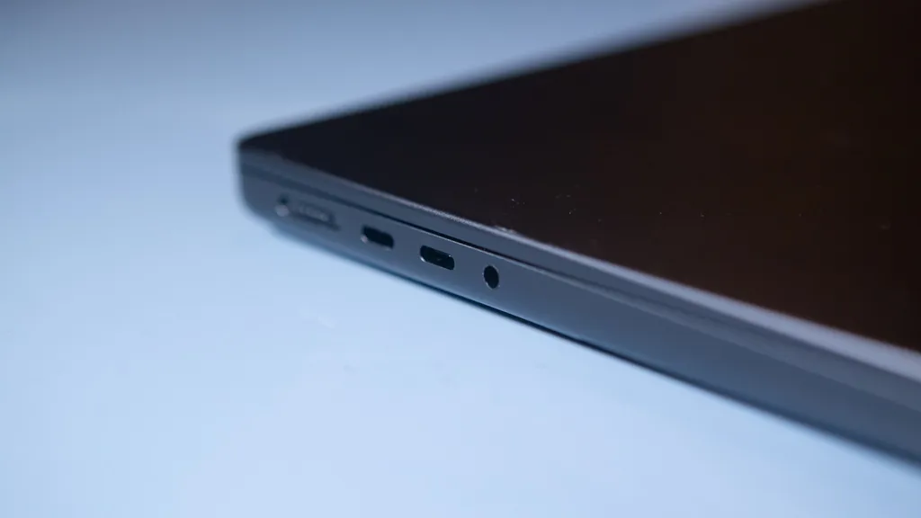 Khám phá MacBook Pro M4 (14 & 16 inch): Lên tầm đỉnh cao với chip M4 và màn hình xuất sắc 24 MacBook Pro M4 6