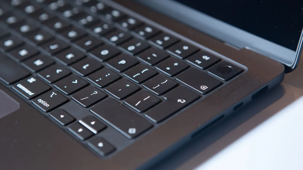 Khám phá MacBook Pro M4 (14 & 16 inch): Lên tầm đỉnh cao với chip M4 và màn hình xuất sắc 22 MacBook Pro M4 8