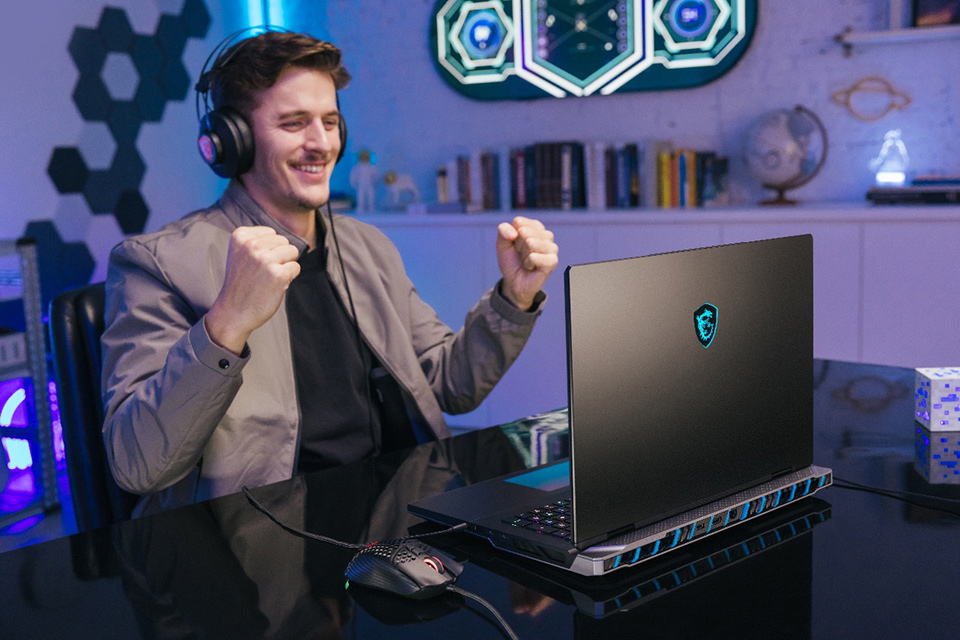 May tinh xach tay MSI RTX 50 Series 5