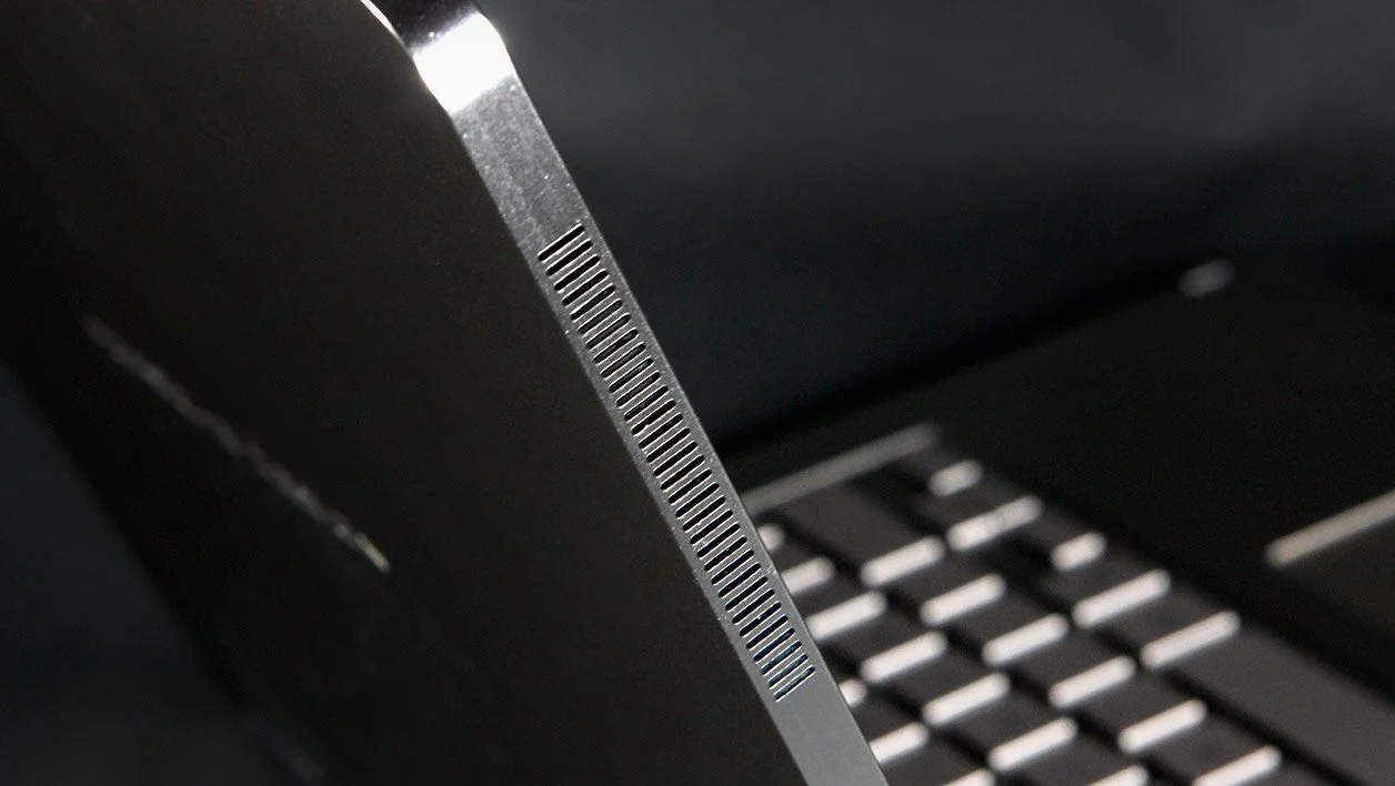 Đánh giá laptop Porsche Design Book One - Tinh tế đến từng chi tiết 26 Porsche Design Book One 1