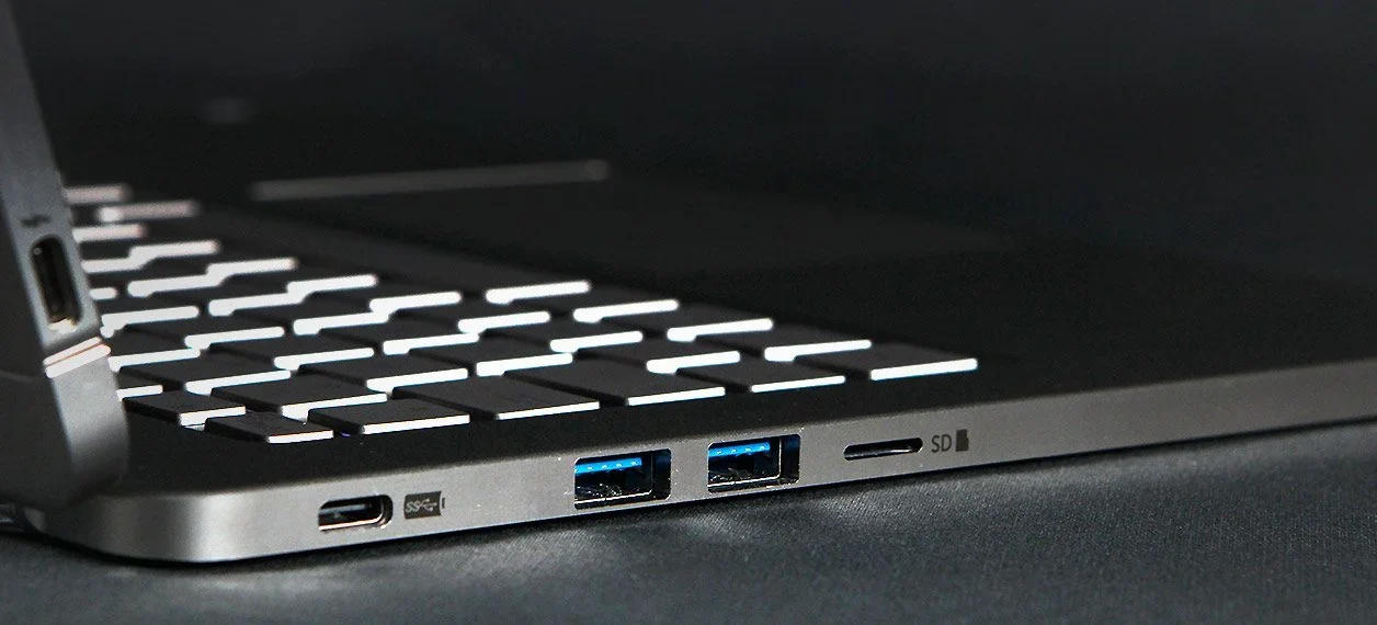 Đánh giá laptop Porsche Design Book One - Tinh tế đến từng chi tiết 24 Porsche Design Book One 2 e1743926406304