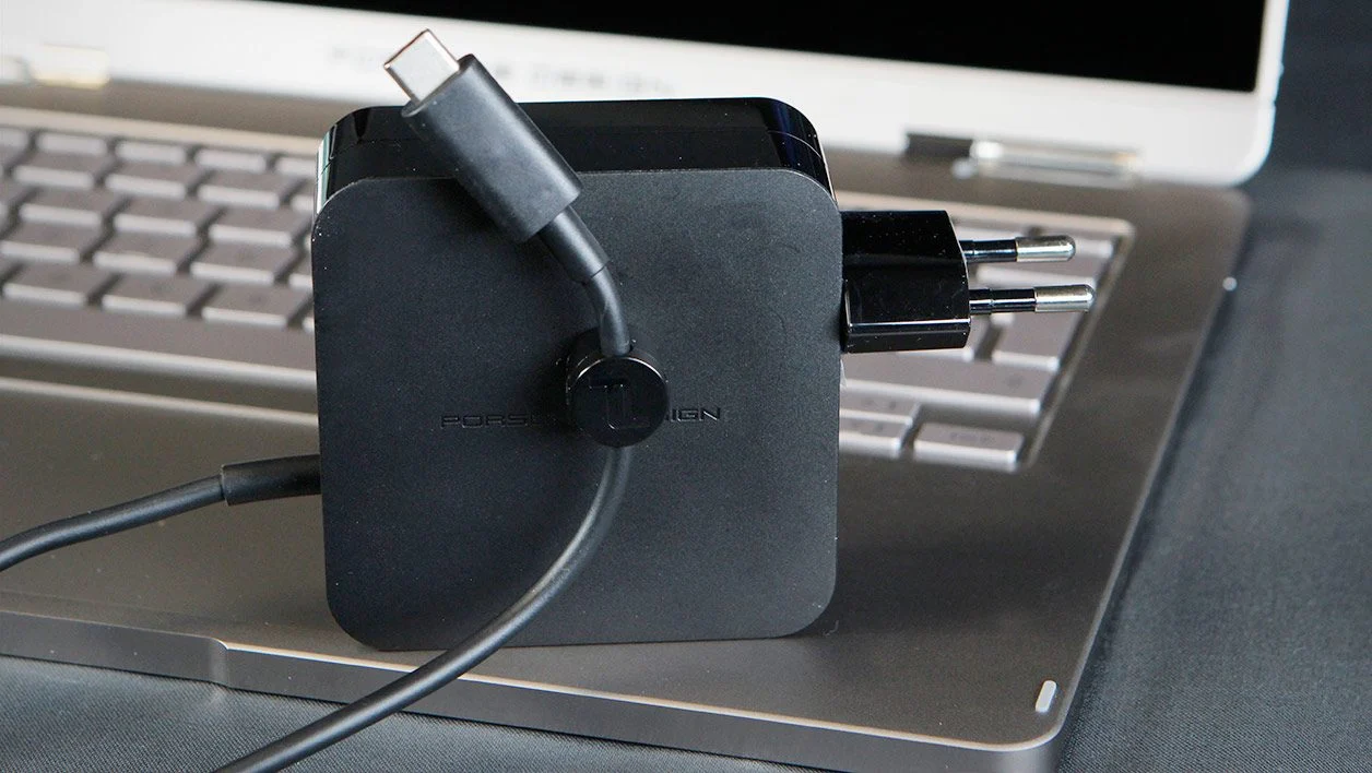 Đánh giá laptop Porsche Design Book One - Tinh tế đến từng chi tiết 23 Porsche Design Book One 3