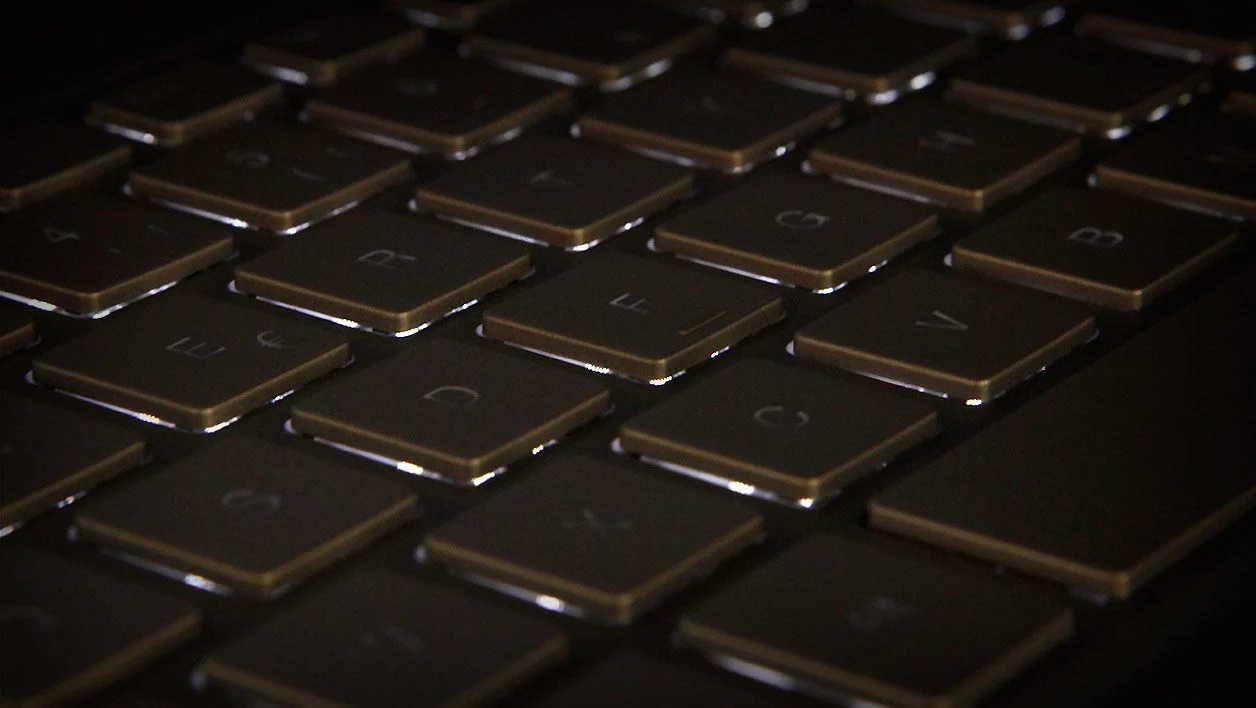 Đánh giá laptop Porsche Design Book One - Tinh tế đến từng chi tiết 22 Porsche Design Book One 4