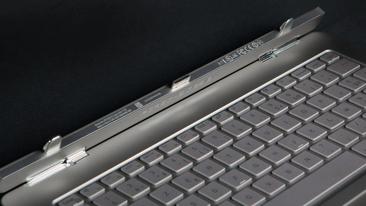 Đánh giá laptop Porsche Design Book One - Tinh tế đến từng chi tiết 18 Porsche Design Book One 6