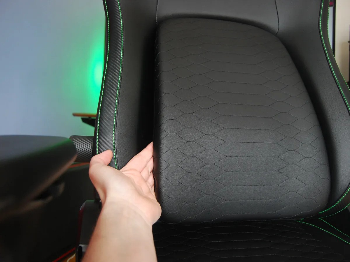 Ghế chơi game Iskur V2 của Razer: Hỗ trợ cho các game thủ với công thái học tốt nhất trong phân khúc 14 Razers Iskur V2 3