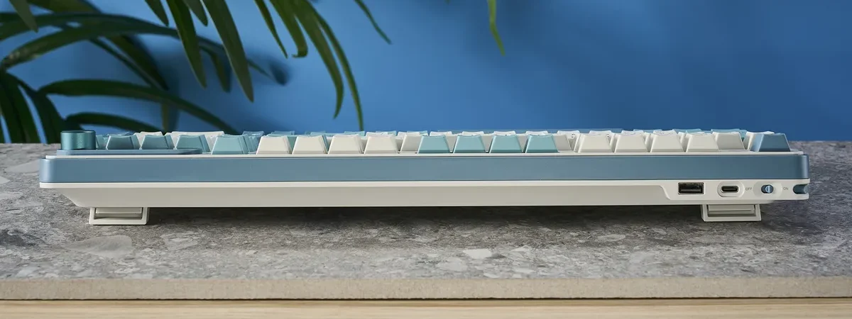 Đánh giá bàn phím cơ Royal Kludge S98 - Trải nghiệm gõ phím mượt mà với thiết kế độc đáo 26 Royal Kludge S98 11 e1744447343102