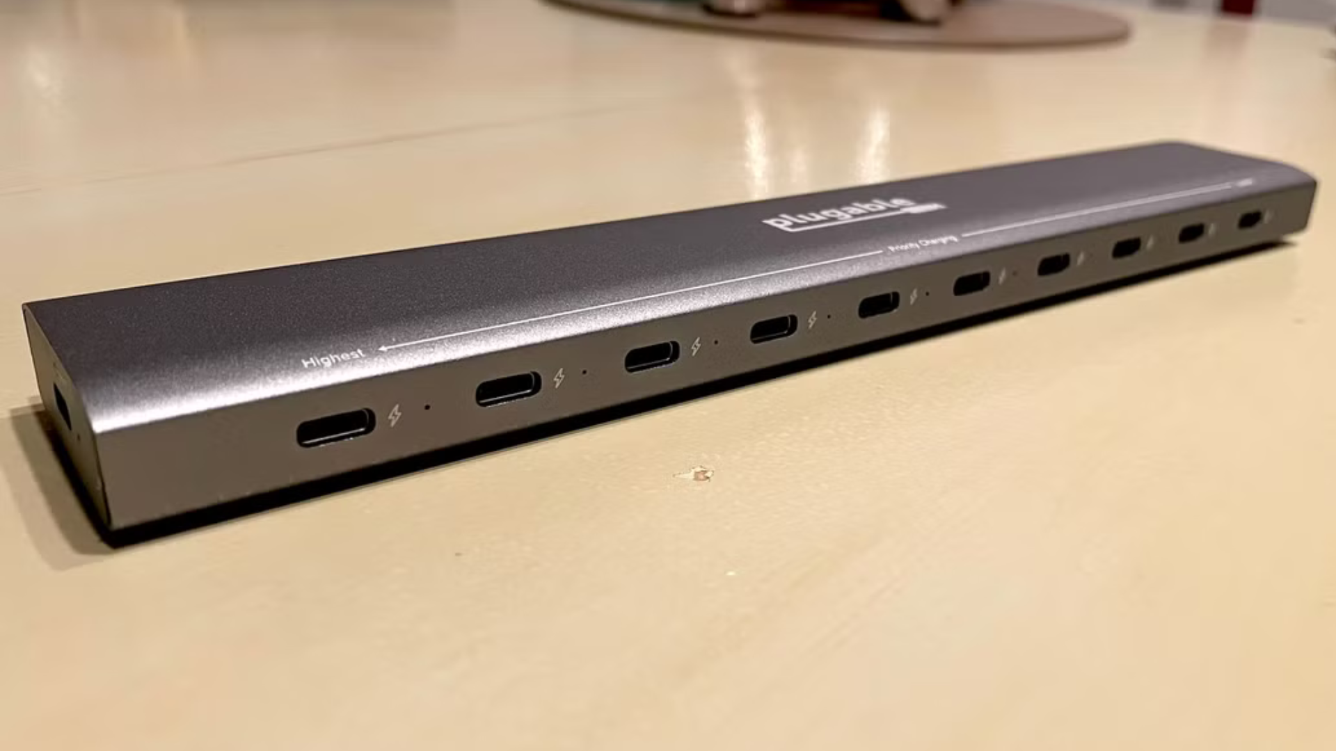 Sạc 10 thiết bị cùng lúc với Plugable PS-10CC: Nhanh, tiện, nhưng có điểm trừ 1 Sac 10 thiet bi cung luc voi Plugable PS 10CC Nhanh tien nhung co diem tru 1