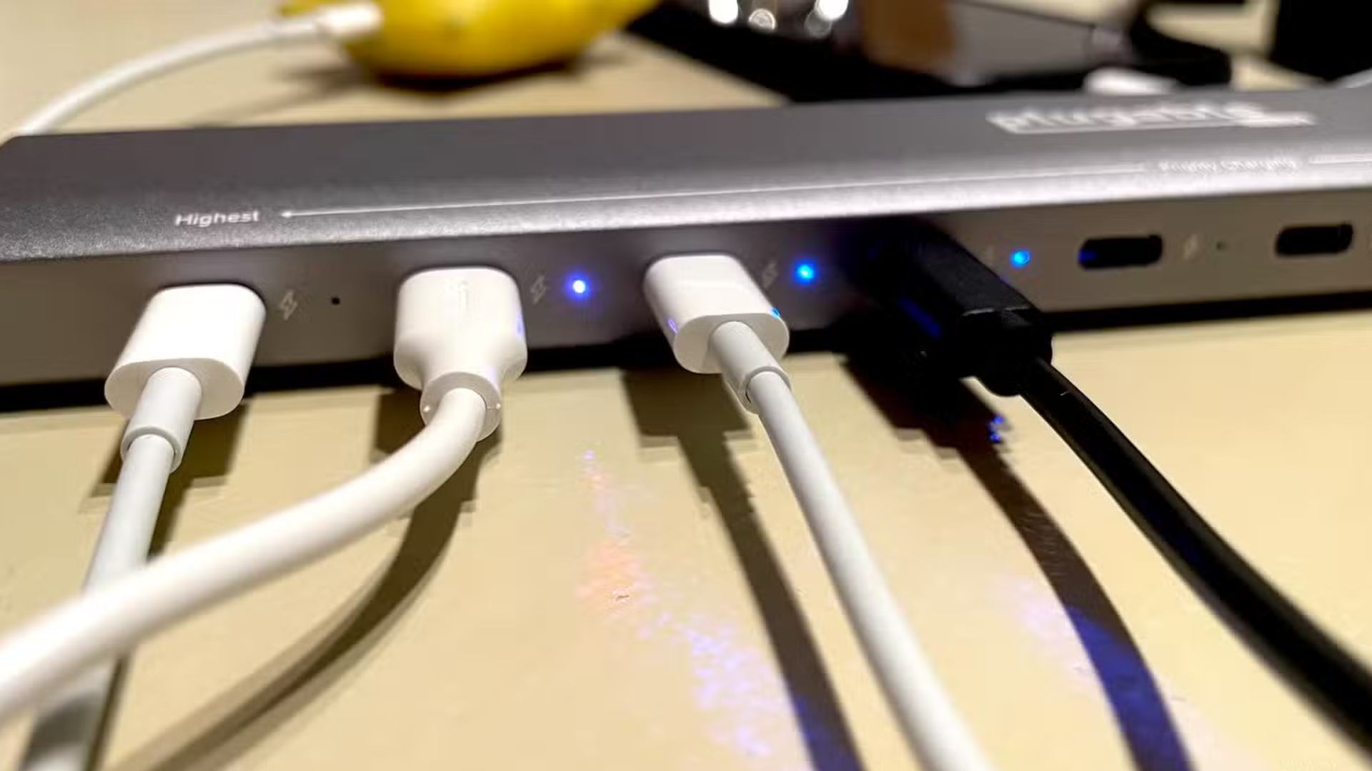 Sac 10 thiet bi cung luc voi Plugable PS 10CC Nhanh tien nhung co diem tru 2