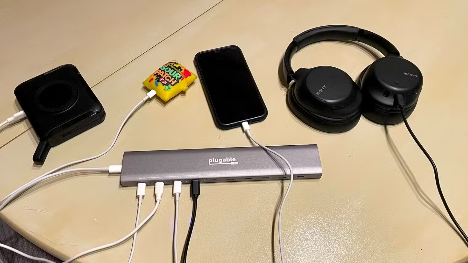 Sac 10 thiet bi cung luc voi Plugable PS 10CC Nhanh tien nhung co diem tru 3