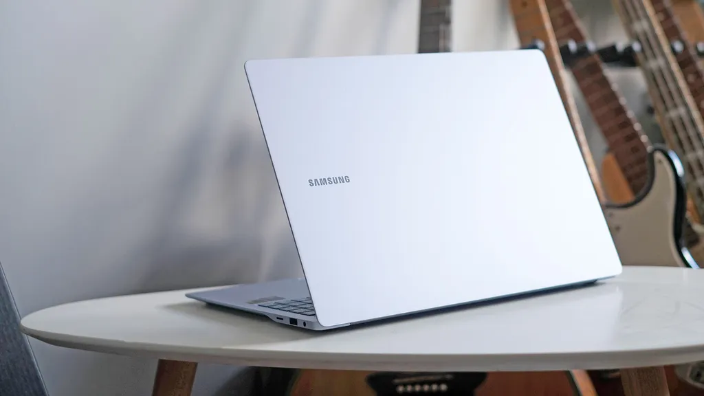 Samsung Galaxy Book 4 Edge 10