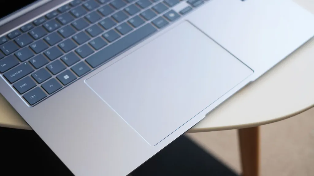 Samsung Galaxy Book 4 Edge 7