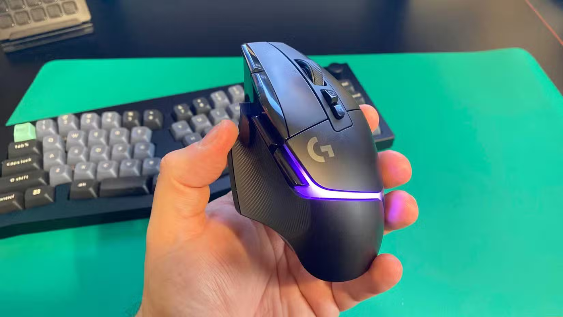 Tại sao Logitech G502 mãi là chuột máy tính yêu thích của tôi 6 Tai sao Logitech G502 mai la chuot may tinh yeu thich cua toi 2