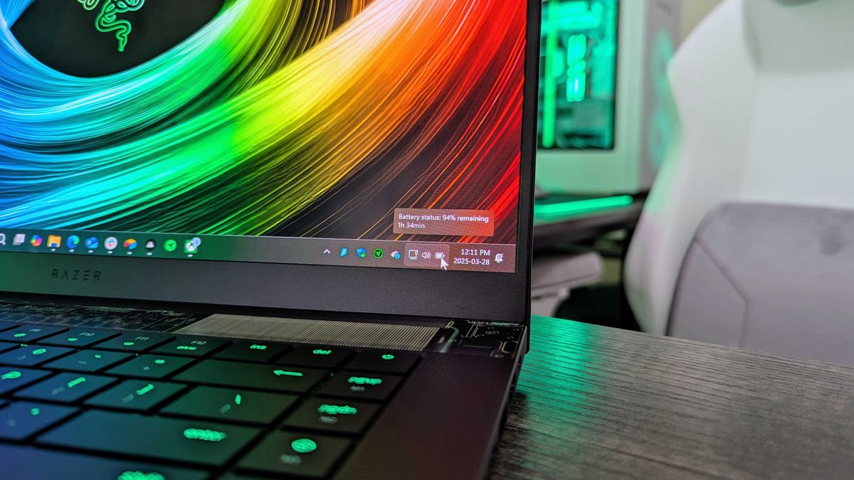 Tôi quyết định xem liệu thiết kế lại của Razer Blade 16, AMD và RTX 50-series có đưa laptop này trở lại vị trí hàng đầu hay không 27 The Razer Blade 16 2025 12