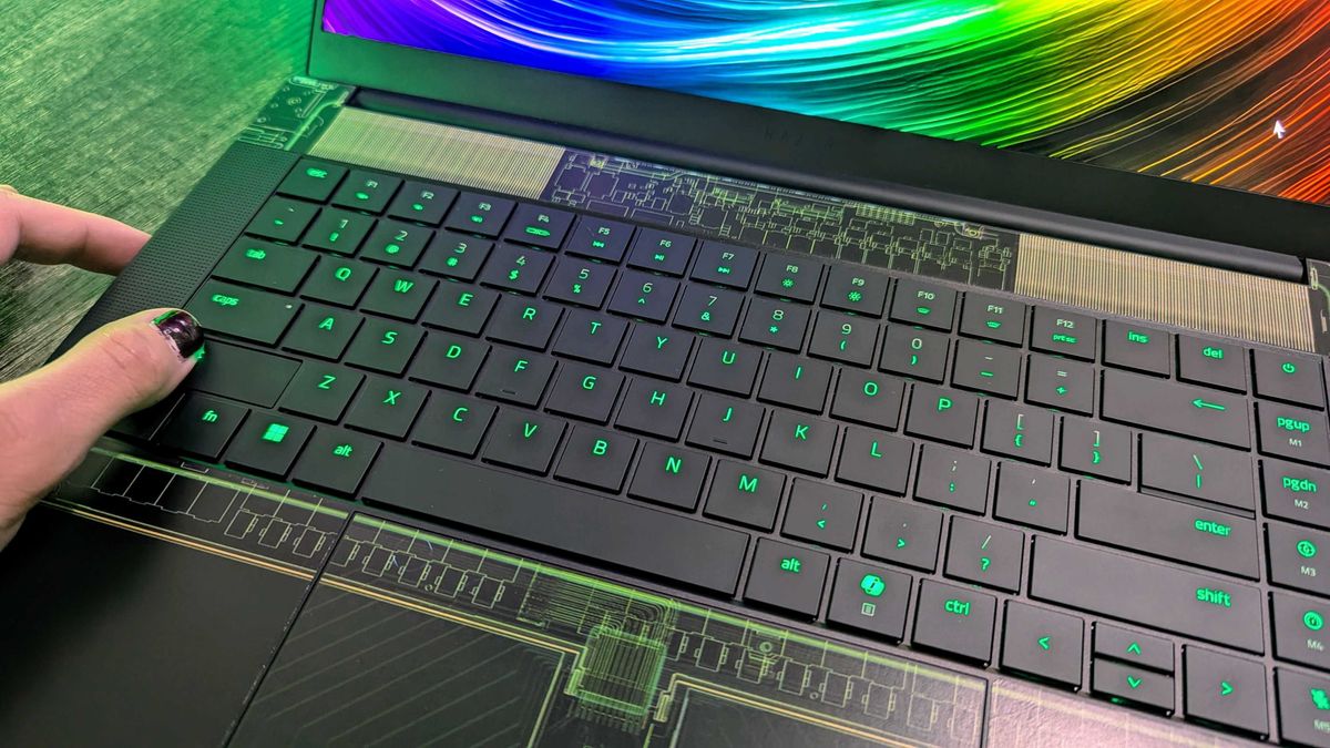 Tôi quyết định xem liệu thiết kế lại của Razer Blade 16, AMD và RTX 50-series có đưa laptop này trở lại vị trí hàng đầu hay không 29 The Razer Blade 16 2025 14