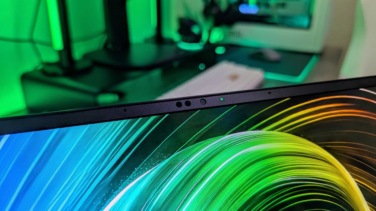 Tôi quyết định xem liệu thiết kế lại của Razer Blade 16, AMD và RTX 50-series có đưa laptop này trở lại vị trí hàng đầu hay không 30 The Razer Blade 16 2025 15