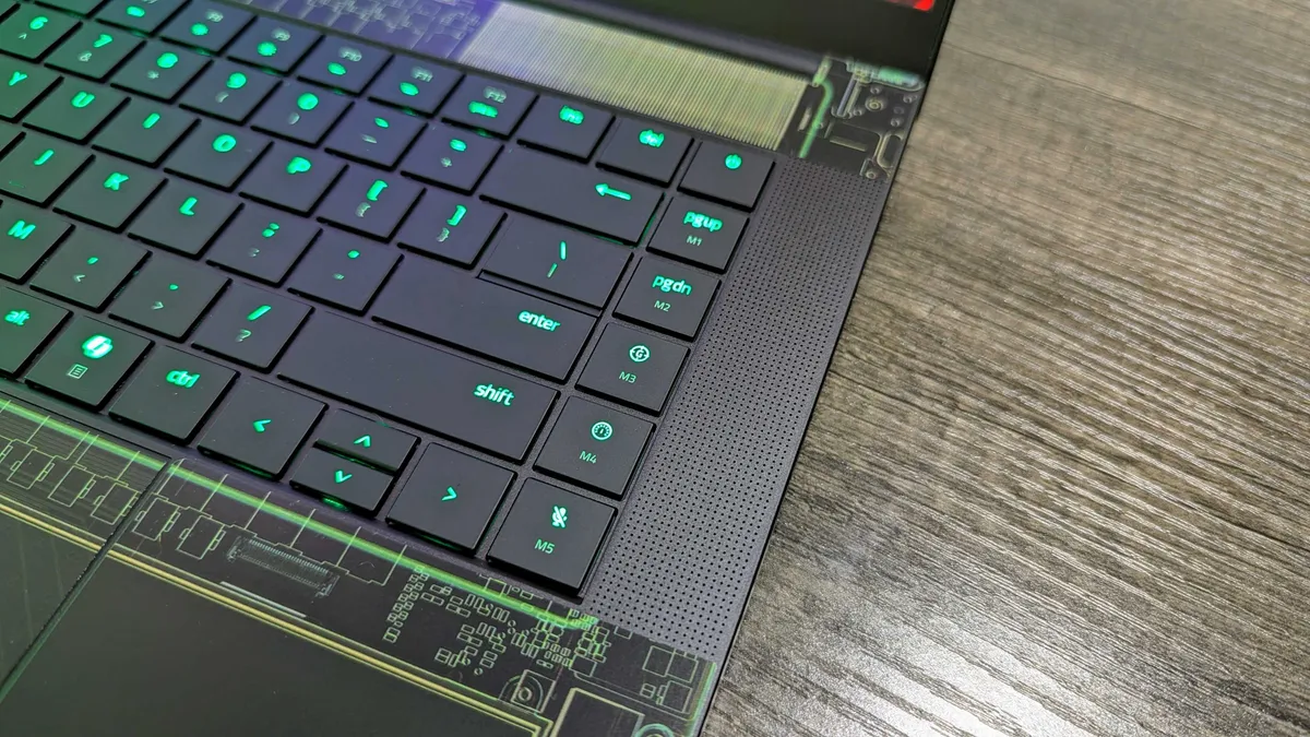 Tôi quyết định xem liệu thiết kế lại của Razer Blade 16, AMD và RTX 50-series có đưa laptop này trở lại vị trí hàng đầu hay không 31 The Razer Blade 16 2025 16
