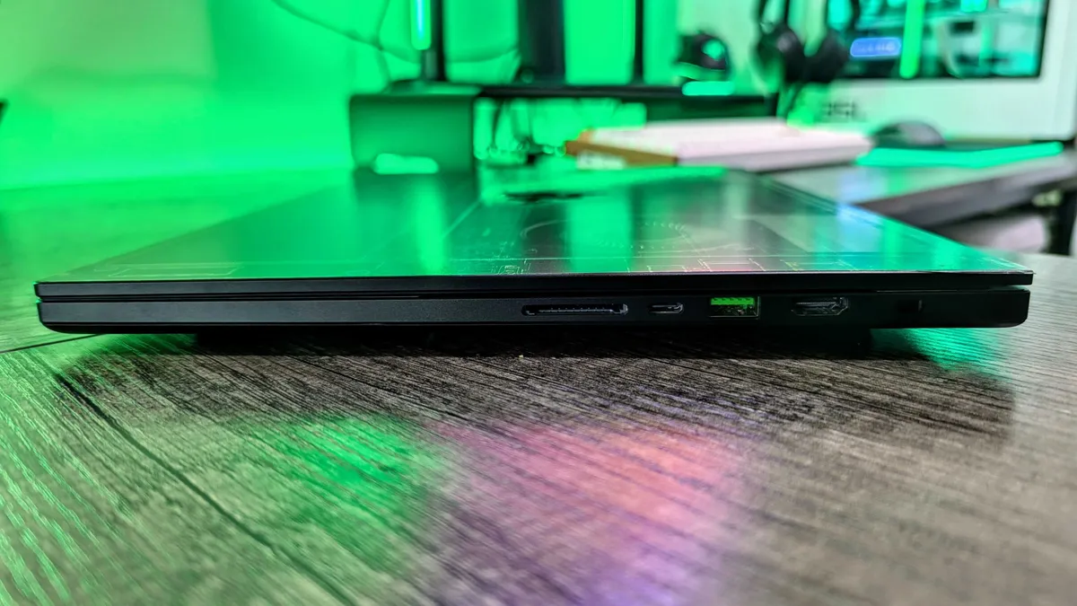 Tôi quyết định xem liệu thiết kế lại của Razer Blade 16, AMD và RTX 50-series có đưa laptop này trở lại vị trí hàng đầu hay không 20 The Razer Blade 16 2025 5