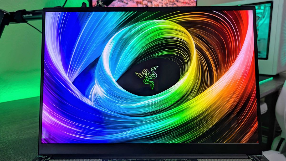 Tôi quyết định xem liệu thiết kế lại của Razer Blade 16, AMD và RTX 50-series có đưa laptop này trở lại vị trí hàng đầu hay không 21 The Razer Blade 16 2025 6