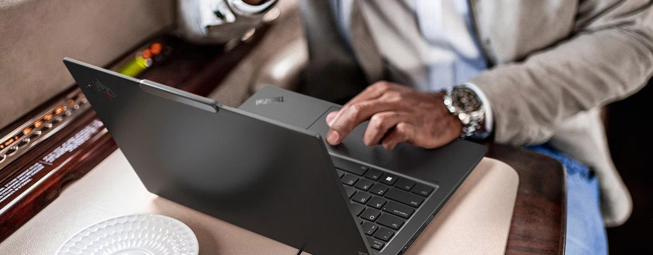 ThinkPad X1 Carbon Gen 12 VS Dell XPS 13 (2024): Lựa chọn nào xứng đáng hơn cho bạn? 25 ThinkPad X1 Carbon Gen 12 5