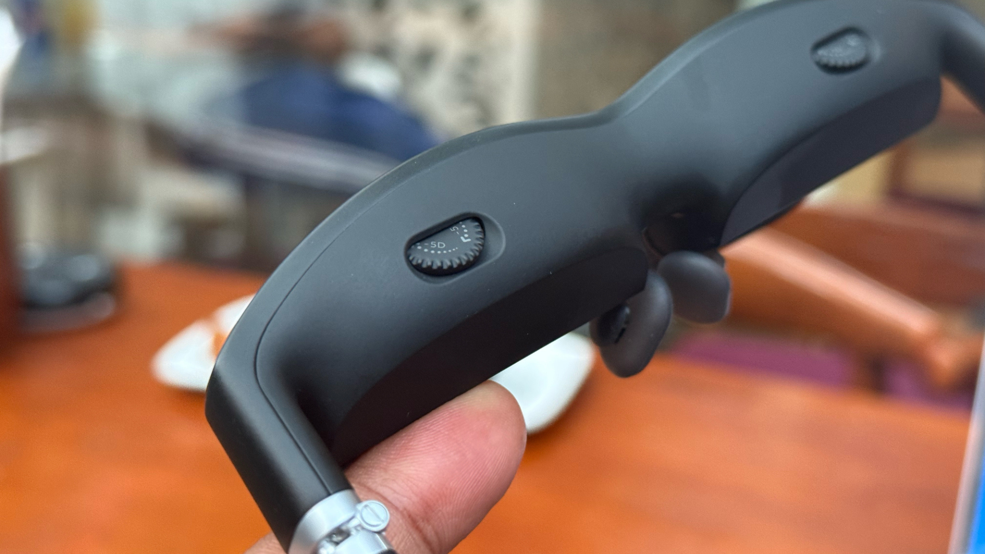 Viture One: Kính thông minh 550 USD vượt trội Vision Pro khi dùng với Mac 20 1Viture One Kinh Thong Minh 550 USD Vuot Troi Vision Pro Khi Dung Voi Mac 6