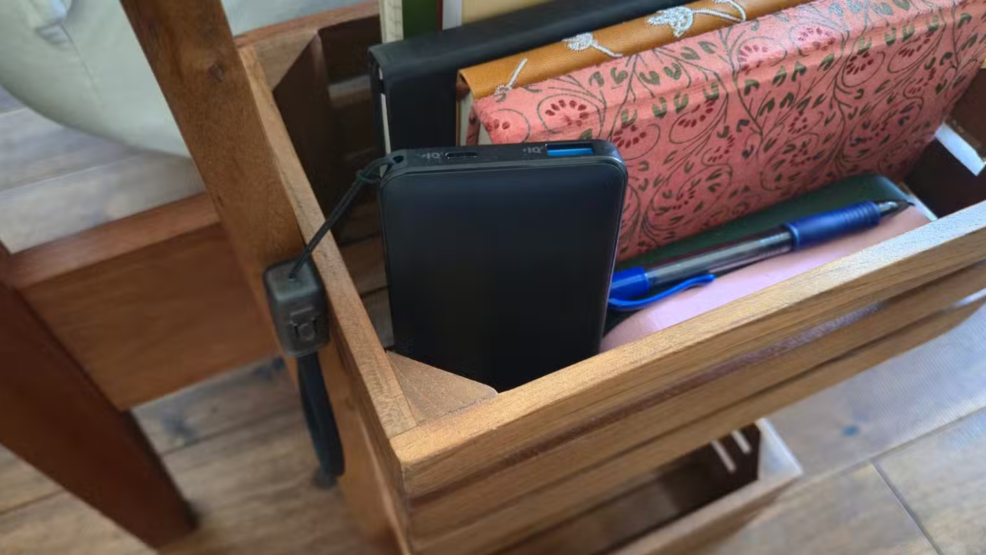 5 ly do ban nen sam ngay pin du phong nho gon nho nhung co vo 4