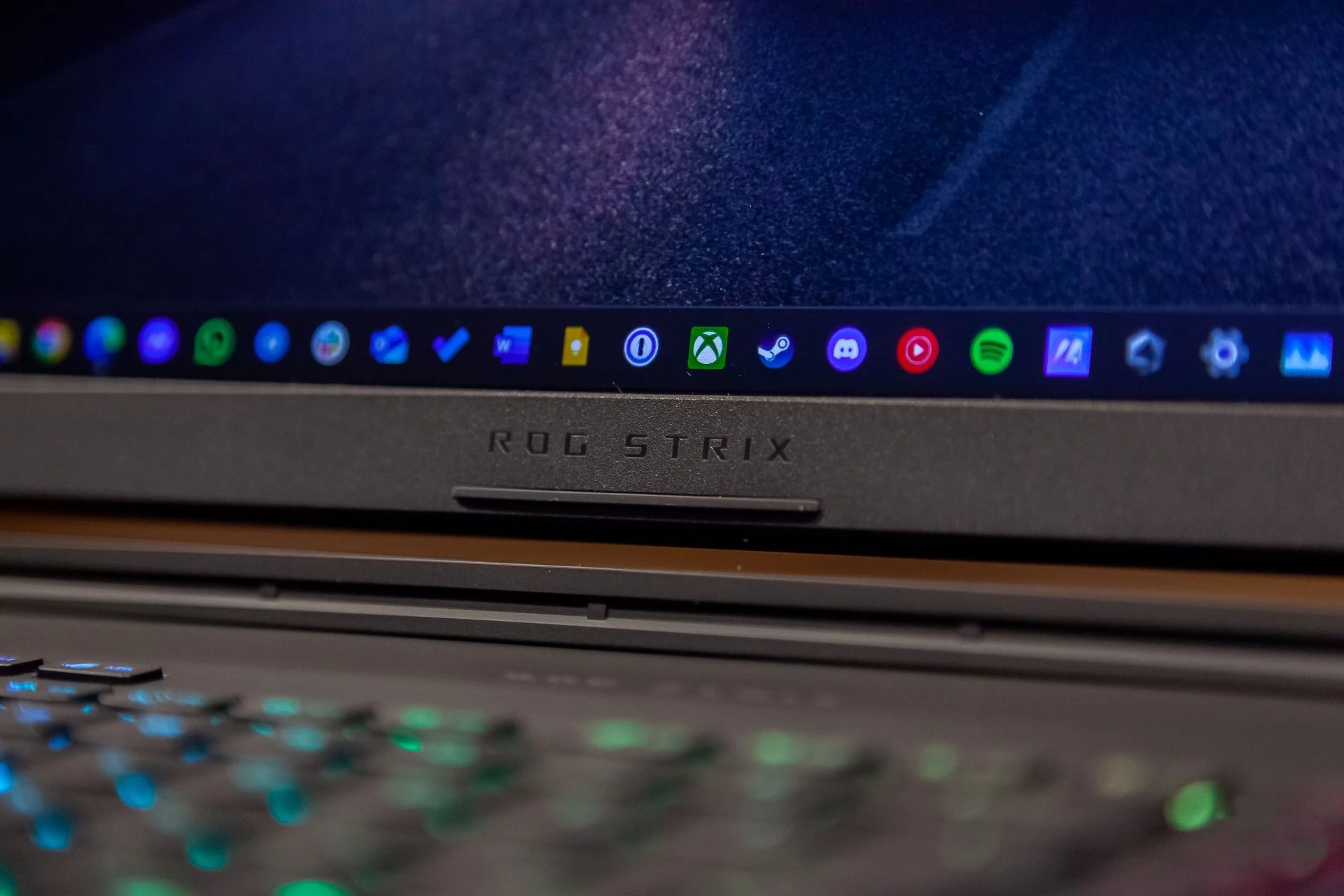 Đánh giá ASUS ROG Strix SCAR 18 (2025) - Chiếc laptop gaming vượt xa mọi kỳ vọng 86 ASUS ROG Strix SCAR 18 2025 24