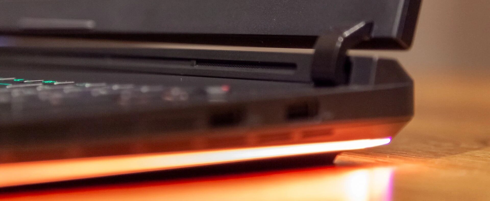 Đánh giá ASUS ROG Strix SCAR 18 (2025) - Chiếc laptop gaming vượt xa mọi kỳ vọng 82 ASUS ROG Strix SCAR 18 2025 28 e1748145653162