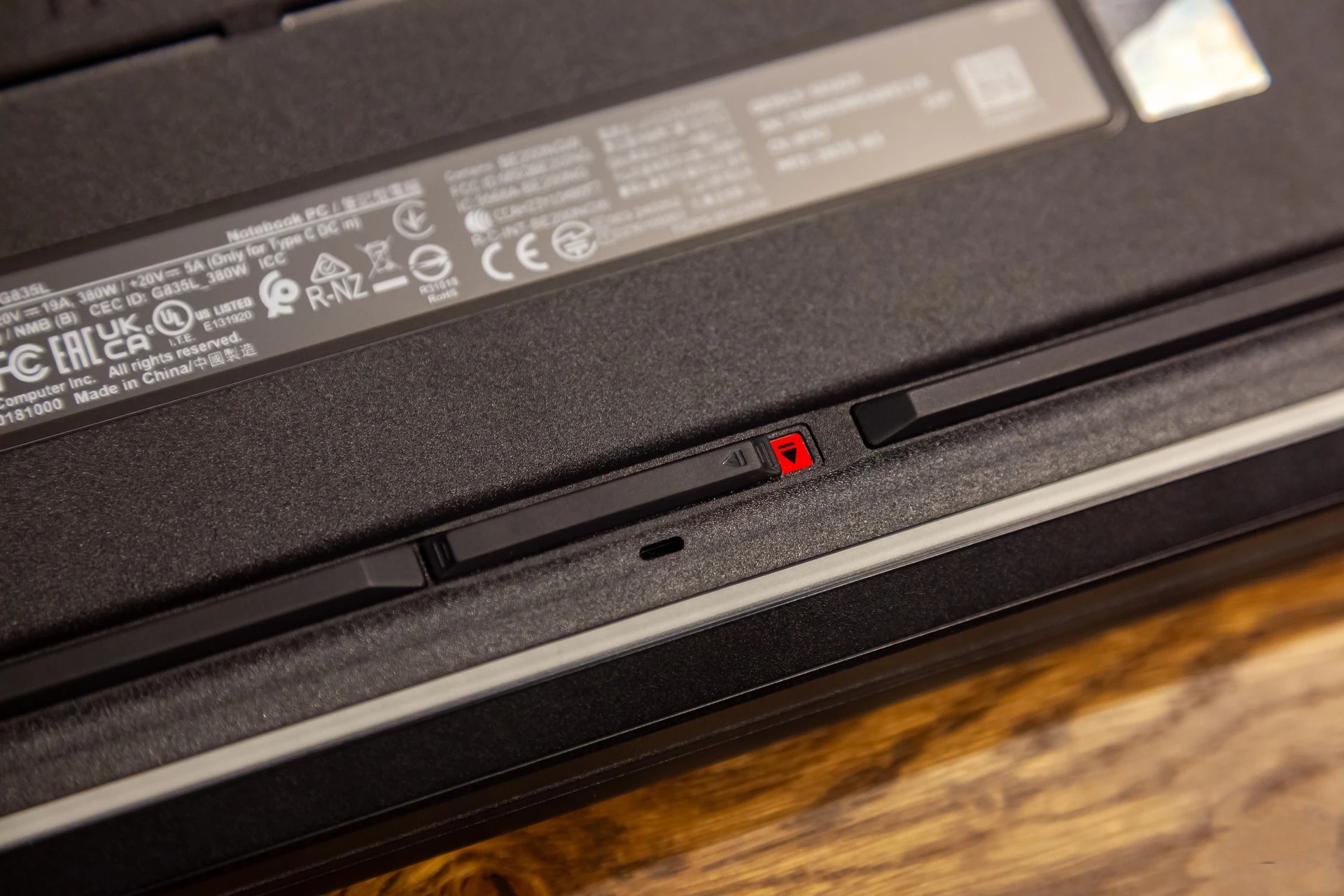 Đánh giá ASUS ROG Strix SCAR 18 (2025) - Chiếc laptop gaming vượt xa mọi kỳ vọng 62 ASUS ROG Strix SCAR 18 2025 50