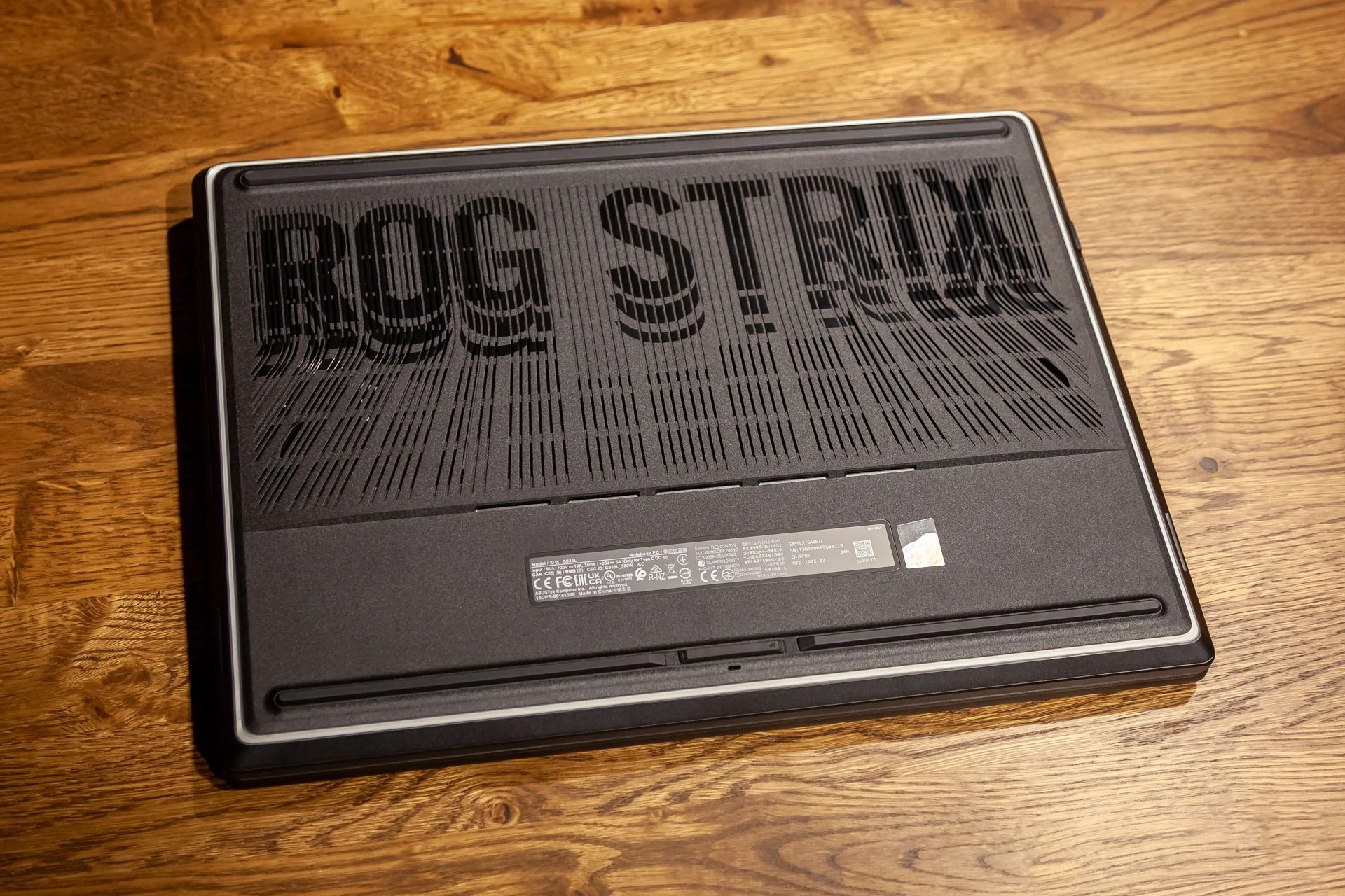 Đánh giá ASUS ROG Strix SCAR 18 (2025) - Chiếc laptop gaming vượt xa mọi kỳ vọng 60 ASUS ROG Strix SCAR 18 2025 52