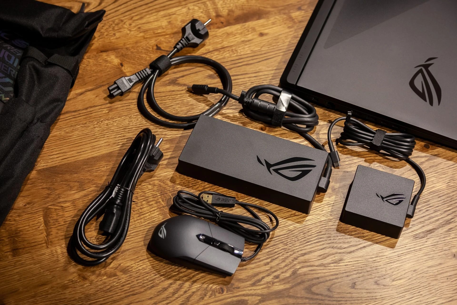 Đánh giá ASUS ROG Strix SCAR 18 (2025) - Chiếc laptop gaming vượt xa mọi kỳ vọng 56 ASUS ROG Strix SCAR 18 2025 56