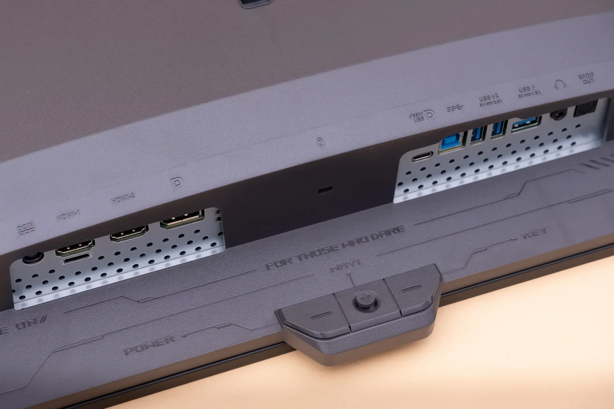 ASUS ROG Swift OLED PG32UCDM 3