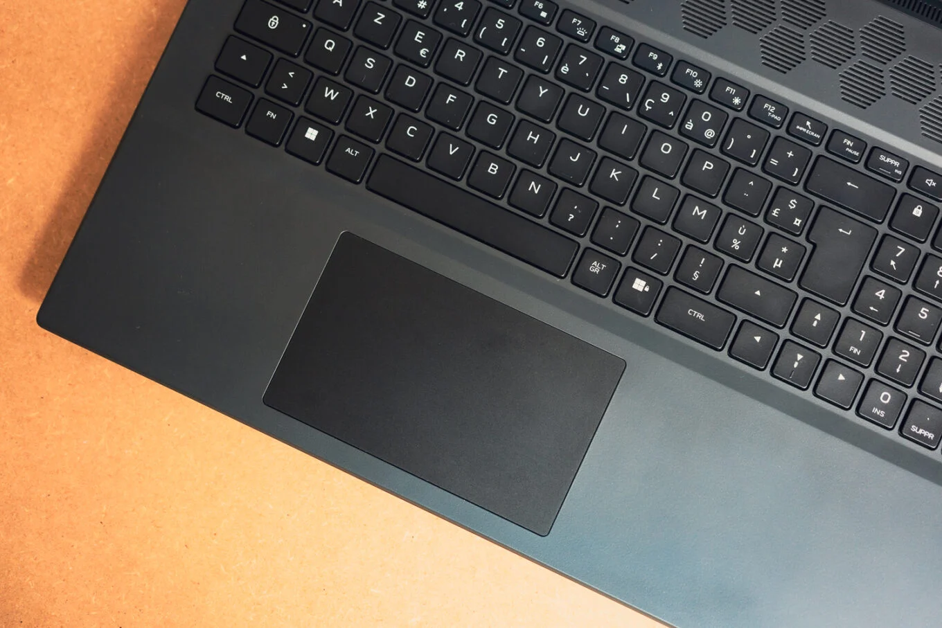 Đánh giá Alienware M18 R2 - "Quái vật" hiệu năng gaming thế hệ mới. 24 Alienware M18 R2 13