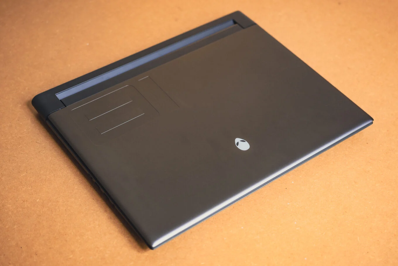 Đánh giá Alienware M18 R2 - "Quái vật" hiệu năng gaming thế hệ mới. 21 Alienware M18 R2 16