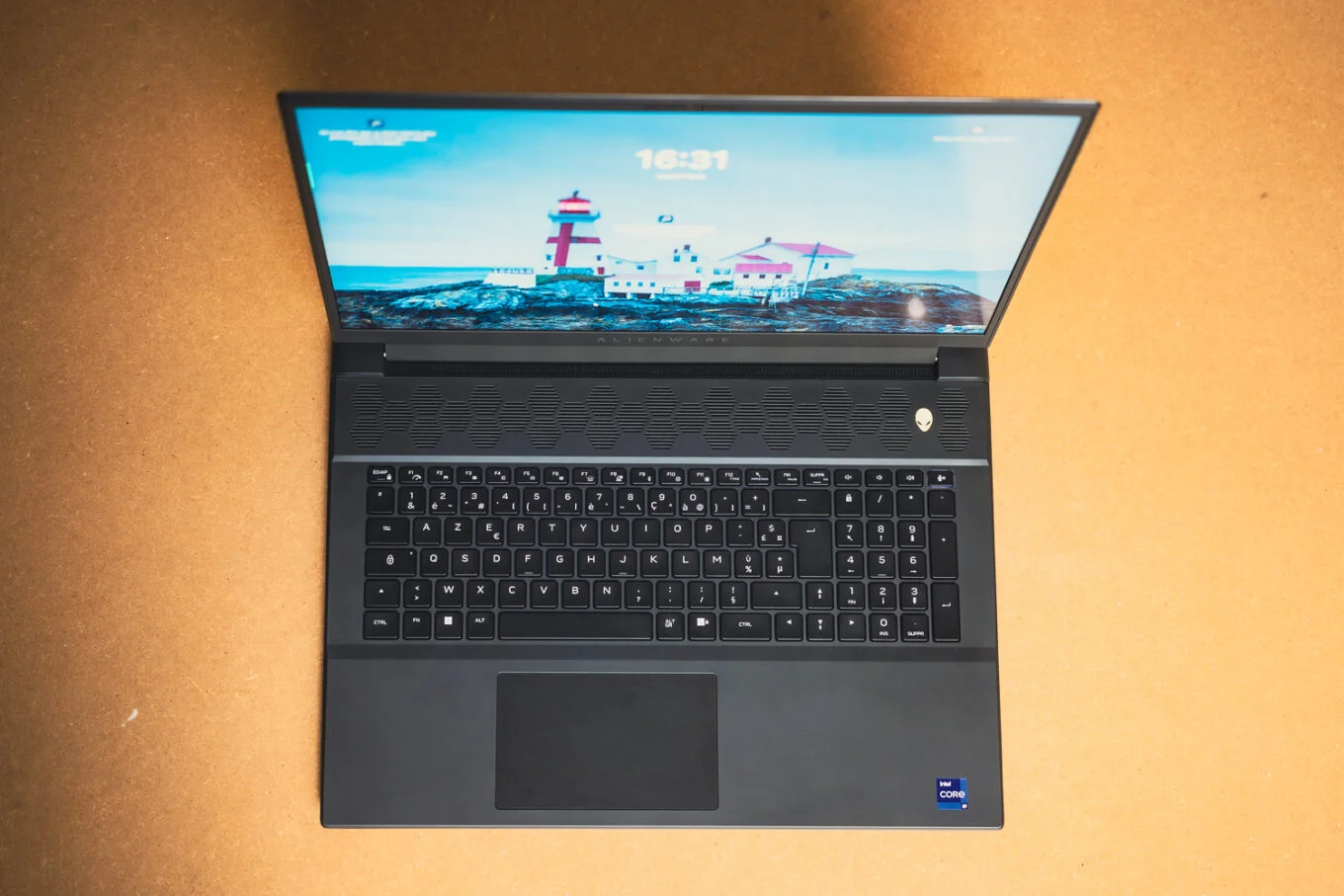 Đánh giá Alienware M18 R2 - "Quái vật" hiệu năng gaming thế hệ mới. 20 Alienware M18 R2 17