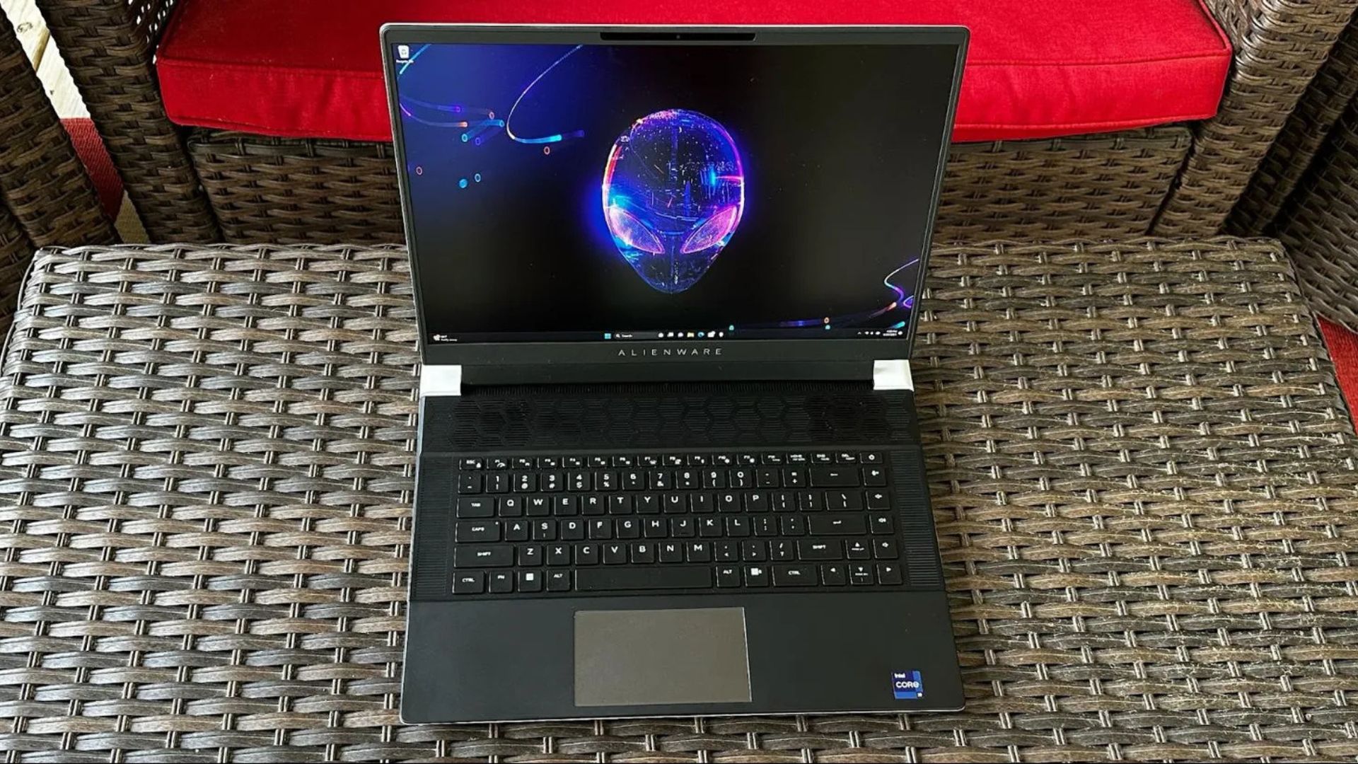 Đánh giá Alienware x16 (2023) - Vượt xa giới hạn của một laptop gaming mỏng nhẹ 1 Alienware x16 2023 12