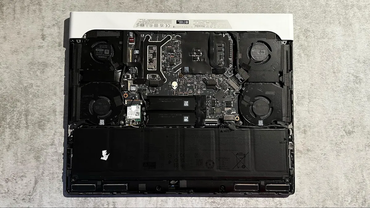 Đánh giá Alienware x16 (2023) - Vượt xa giới hạn của một laptop gaming mỏng nhẹ 39 Alienware x16 2023 3